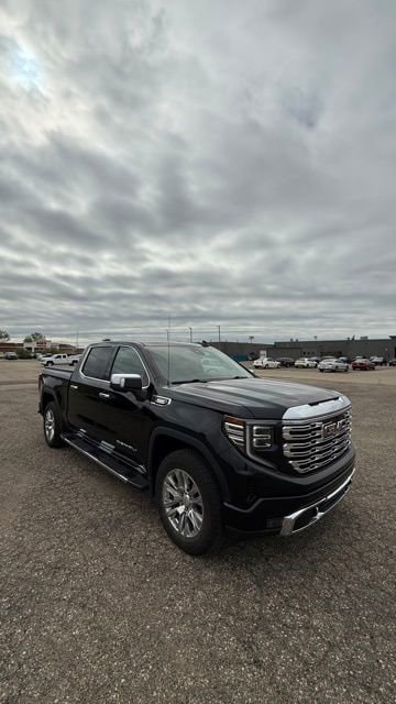 2023 GMC Sierra 4WD Crew Cab Short Box Denali's photo