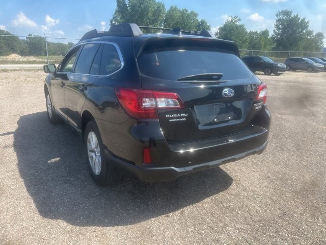 2017 Subaru Outback Premium photo 3