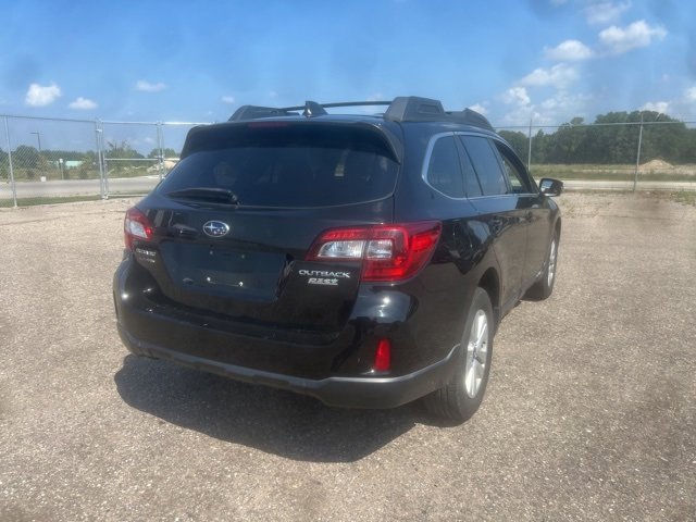 2017 Subaru Outback Premium photo 2