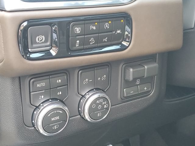 2026 GMC Yukon Denali Ultimate - Photo 9