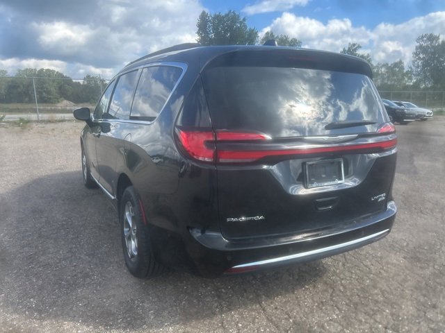 2023 Chrysler Pacifica Limited photo 3