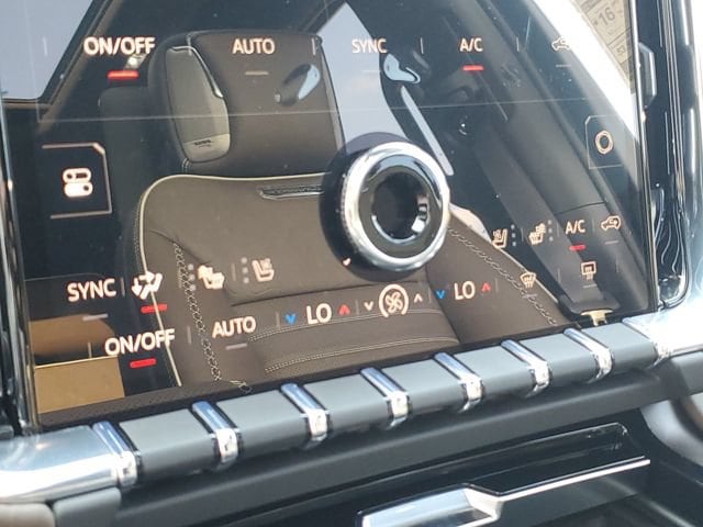 2026 GMC Yukon Denali Ultimate - Photo 18