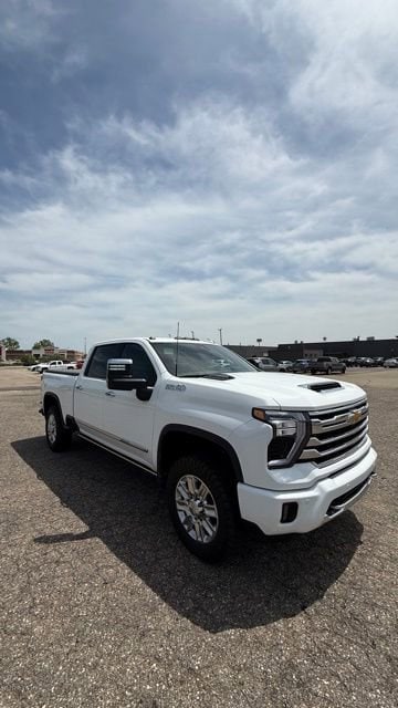 2025 Chevrolet Silverado HD High Country 4WD Crew Cab Standard Box's photo