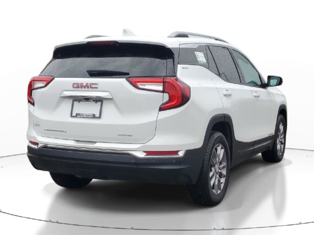 Used 2024 GMC Terrain SLT SUV