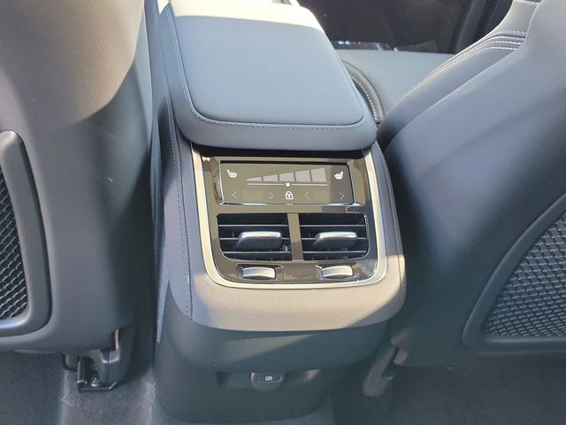 2026 Volvo XC90 Ultra - Photo 14