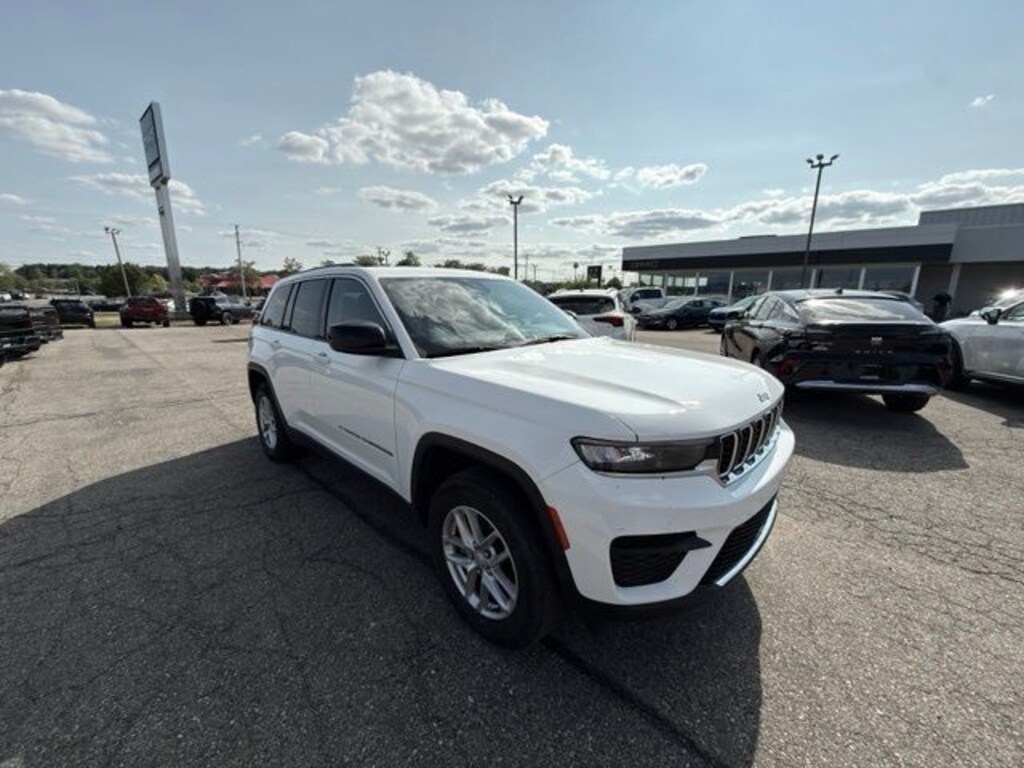 Used 2023 Jeep Grand Cherokee Laredo SUV