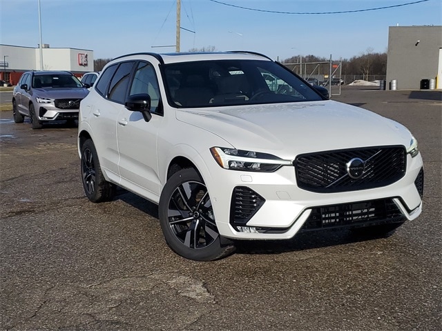 2026 Volvo XC60 Plus's photo