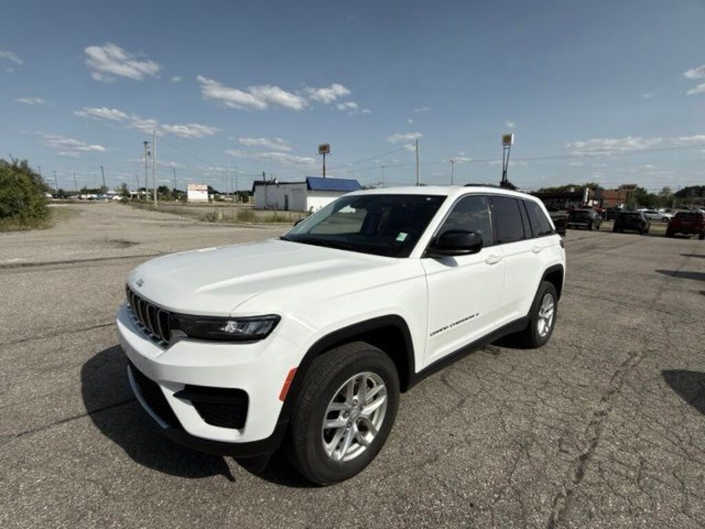 Used 2023 Jeep Grand Cherokee Laredo SUV