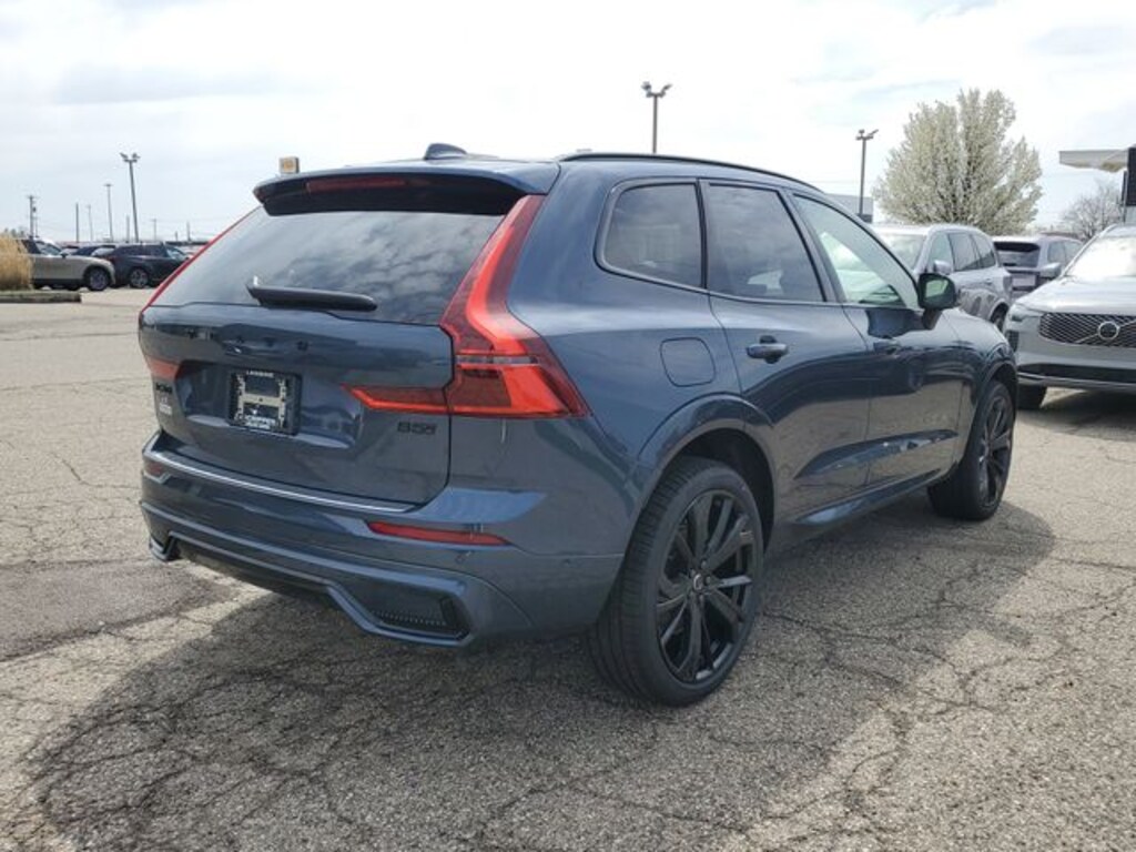 New 2026 Volvo XC60 B5 Ultra Black Edition SUV