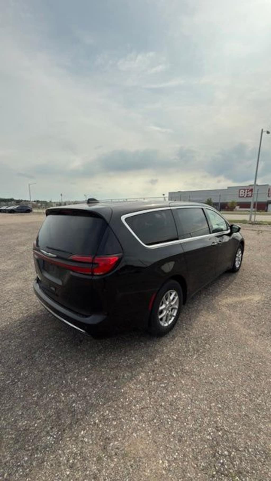 Used 2024 Chrysler Pacifica Touring L Van Passenger Van