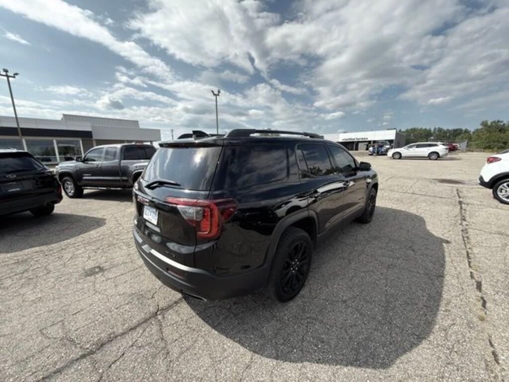 Used 2022 GMC Acadia SLE SUV