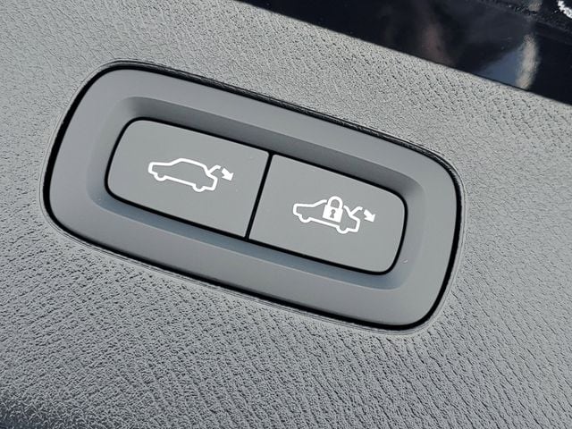 2026 Volvo XC90 Plus - Photo 32