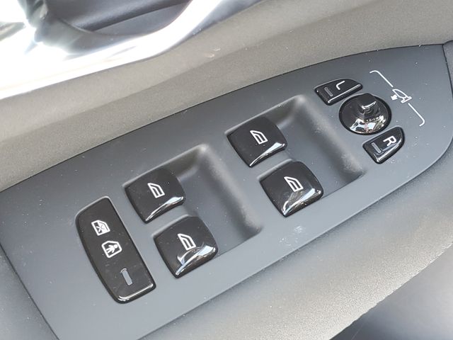 2026 Volvo XC90 Plus - Photo 23