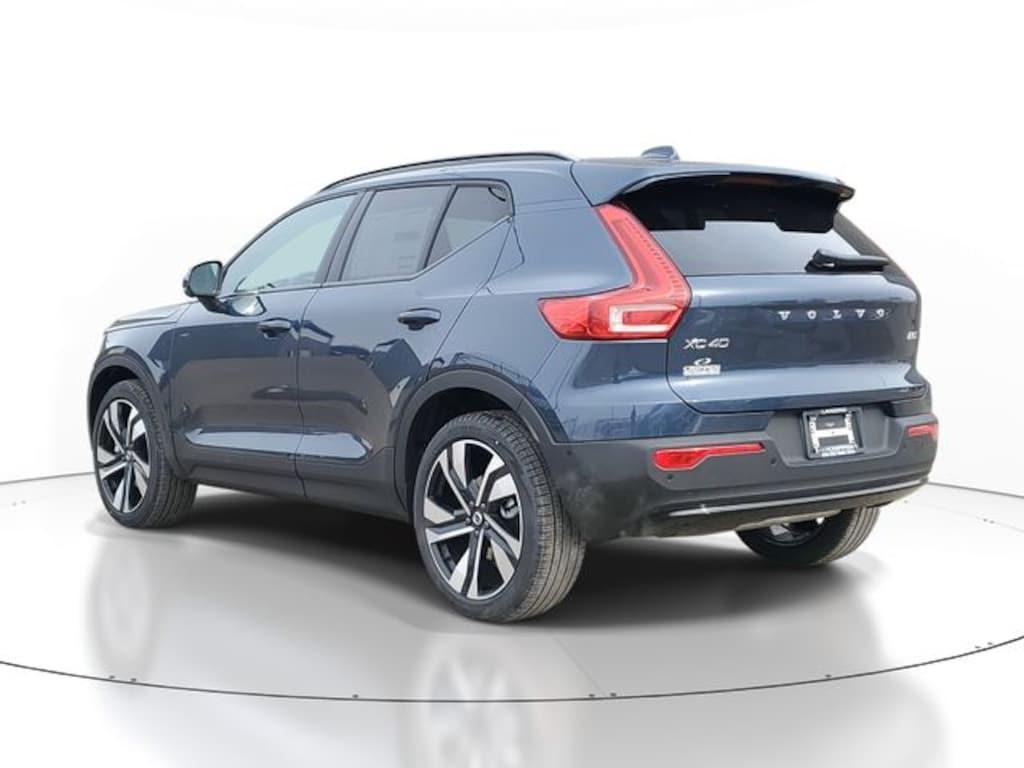 New 2026 Volvo XC40 B5 Plus SUV