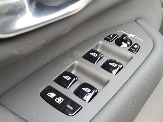 2026 Volvo XC90 Plus - Photo 24