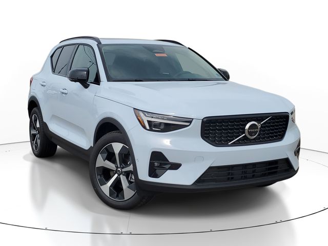 2026 Volvo XC40 SUV 