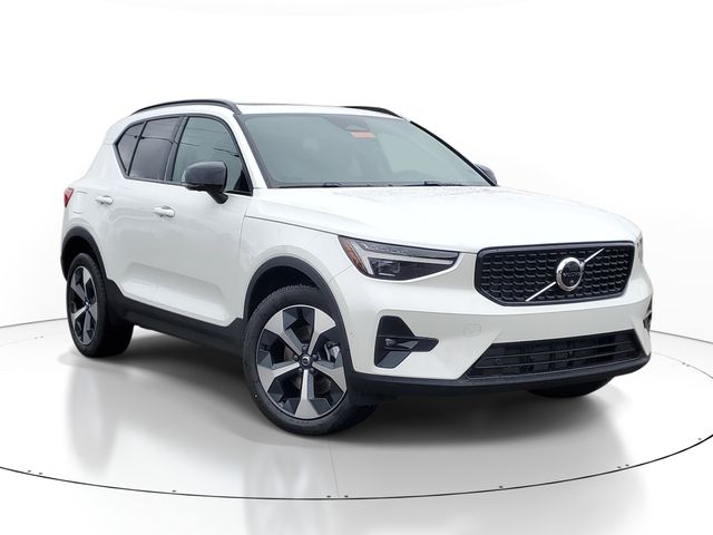 2026 Volvo XC40 SUV 