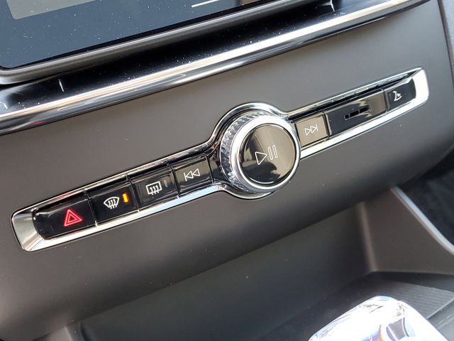 2026 Volvo XC90 Plus - Photo 17