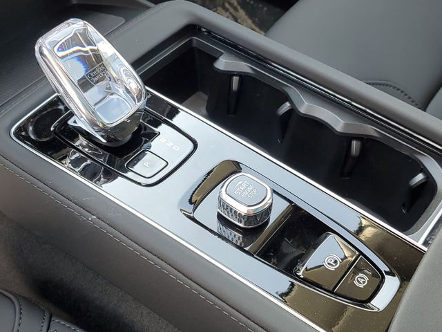 2026 Volvo XC90 Plus - Photo 18