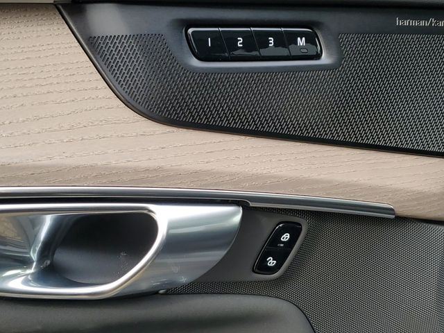 2026 Volvo XC90 Plus - Photo 23