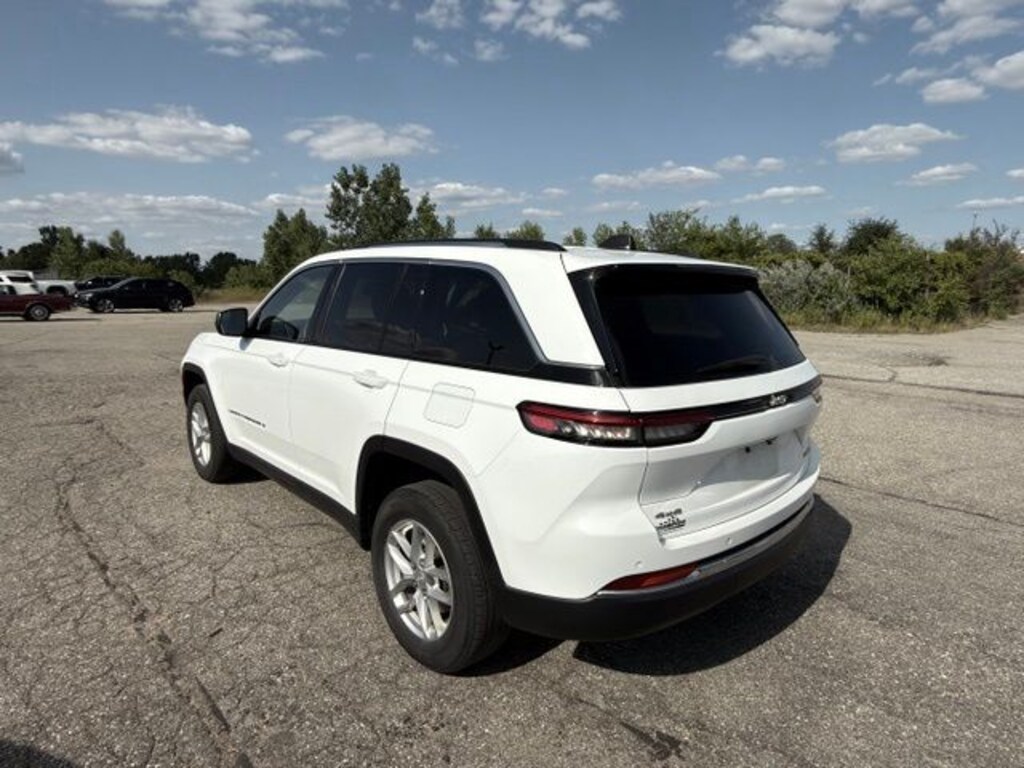 Used 2023 Jeep Grand Cherokee Laredo SUV