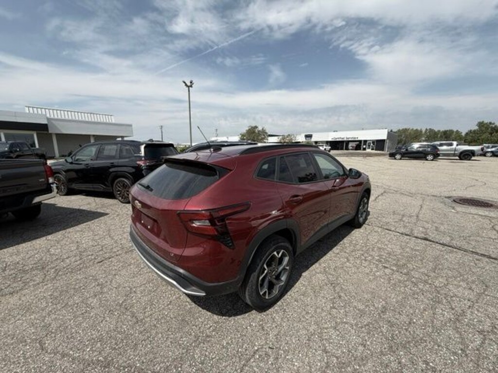 Used 2025 Chevrolet Trax LT SUV