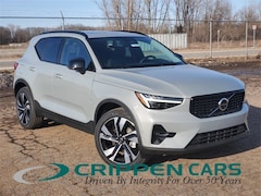 2025 Volvo XC40 B5 Plus Dark Theme SUV