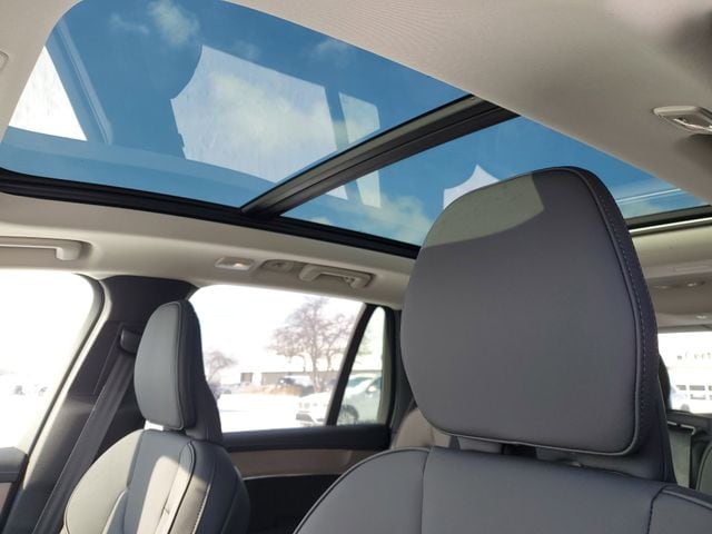 2026 Volvo XC90 Plus - Photo 6