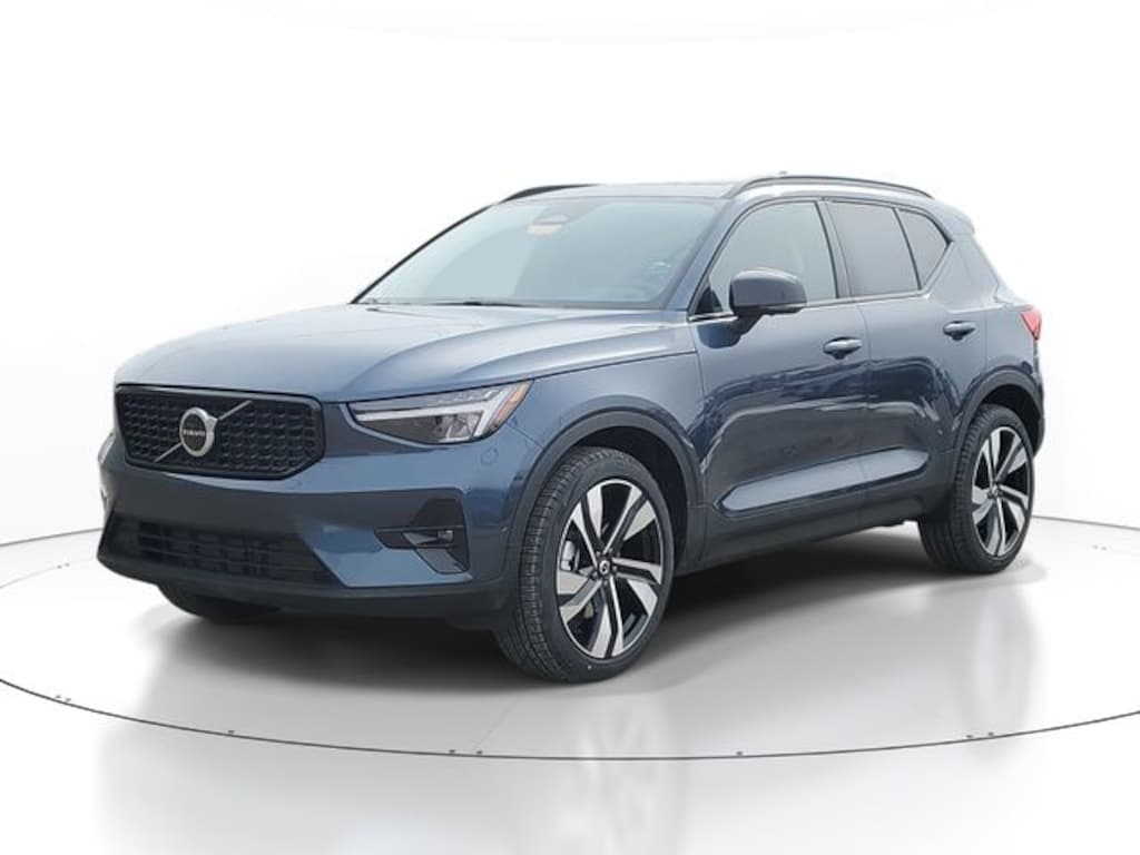 New 2026 Volvo XC40 B5 Plus SUV