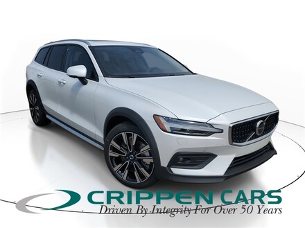 2025 Volvo V60 Cross Country B5 Ultra Wagon