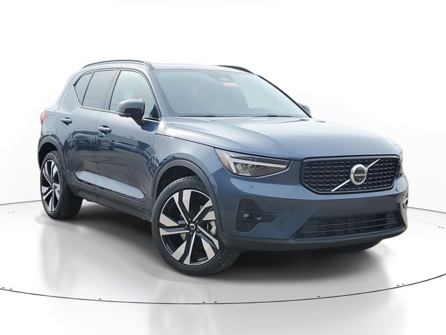 2026 Volvo XC40 SUV 