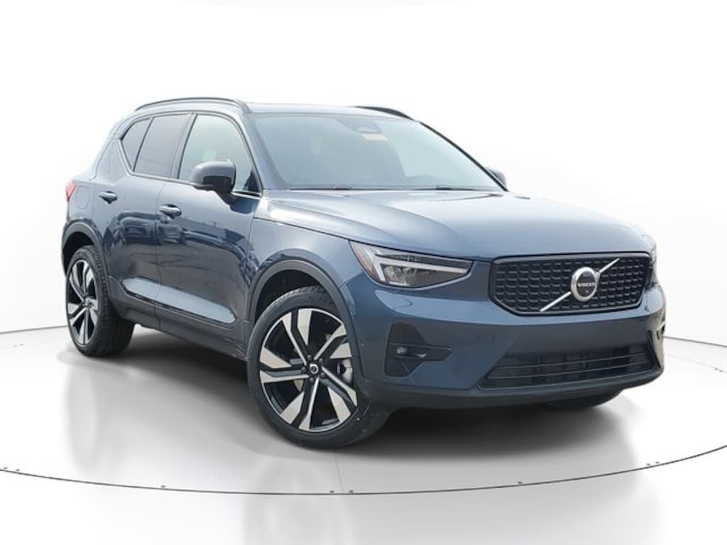 New 2026 Volvo XC40 B5 Plus SUV
