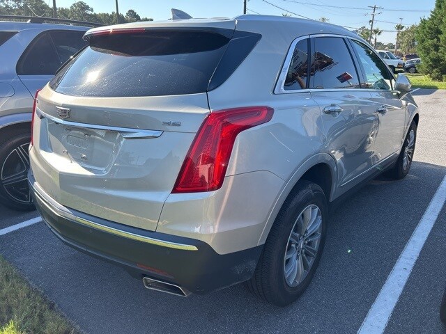 2017 Cadillac XT5 Luxury photo 2