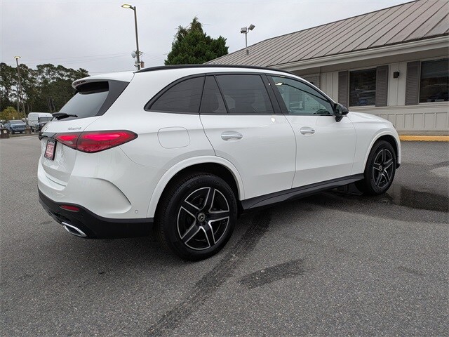 2025 Mercedes Benz GLC 300 4MATIC photo 3