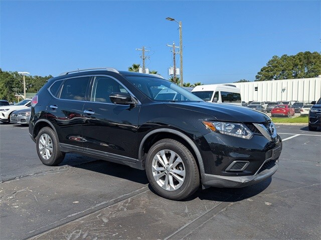 2016 Nissan Rogue SV photo 2