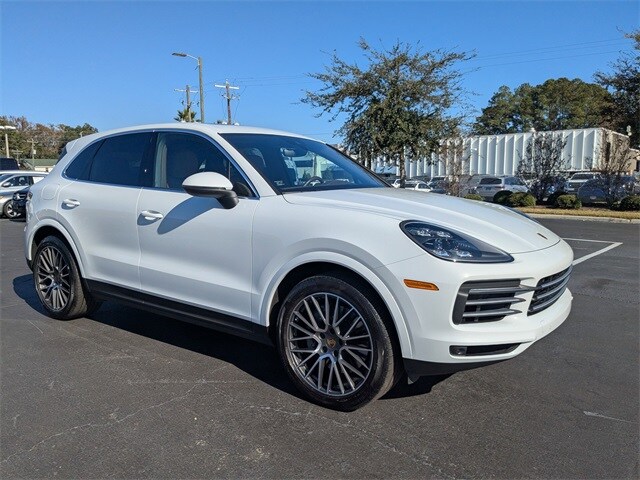 2022 Porsche Cayenne S photo 2