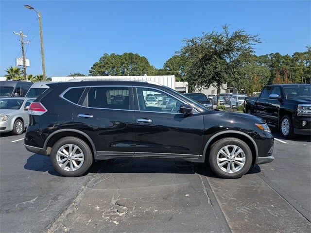 2016 Nissan Rogue SV photo 3