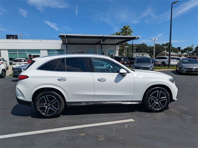 2025 Mercedes Benz GLC 300 4MATIC photo 3