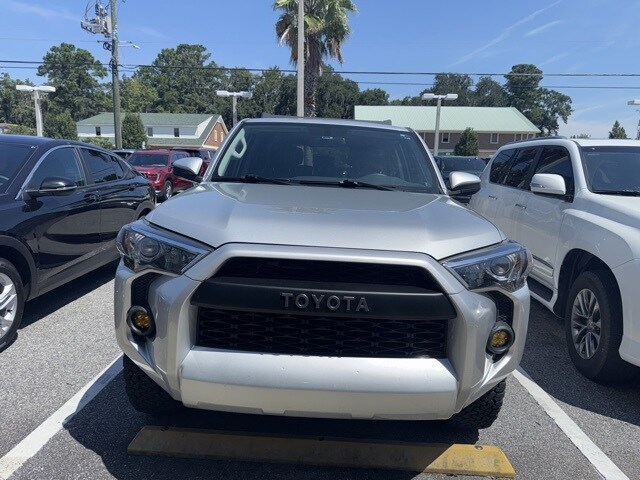 2019 Toyota 4Runner SR5 photo 2