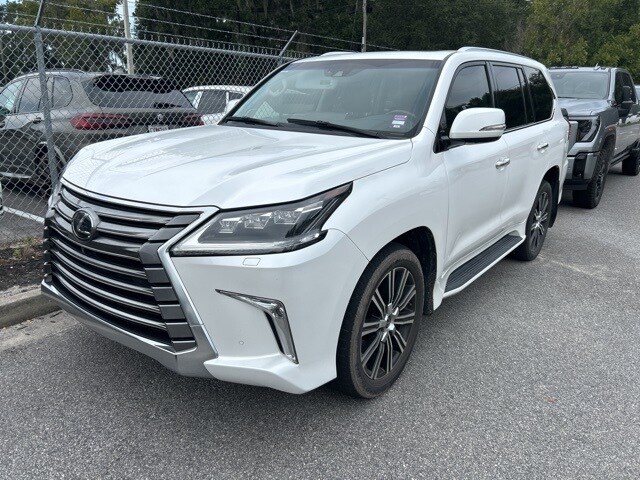 2021 Lexus LX 570 photo 2