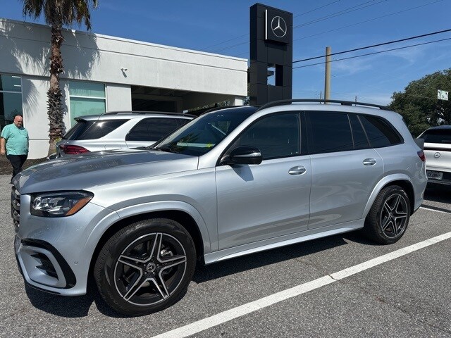 2024 Mercedes Benz GLS 450 4MATIC photo 2
