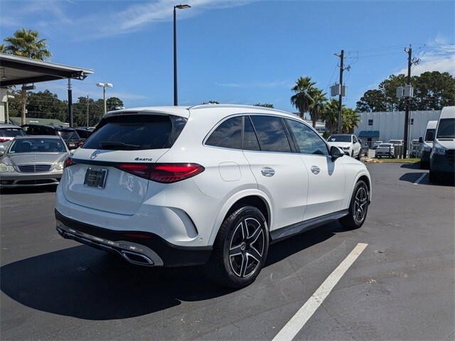 2025 Mercedes Benz GLC 300 4MATIC photo 4