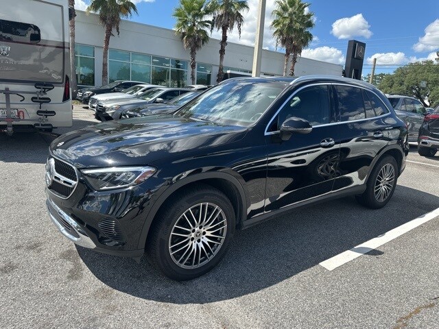2025 Mercedes Benz GLC 300 photo 2
