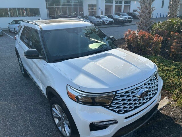 2022 Ford Explorer Platinum photo 2