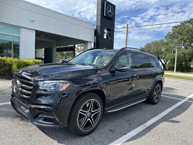 2025 Mercedes Benz GLS 450 4MATIC photo 2