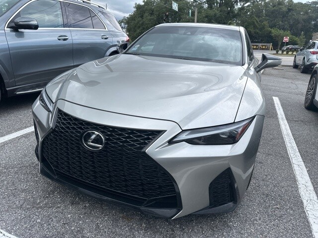 2023 Lexus IS 350 F SPORT photo 2