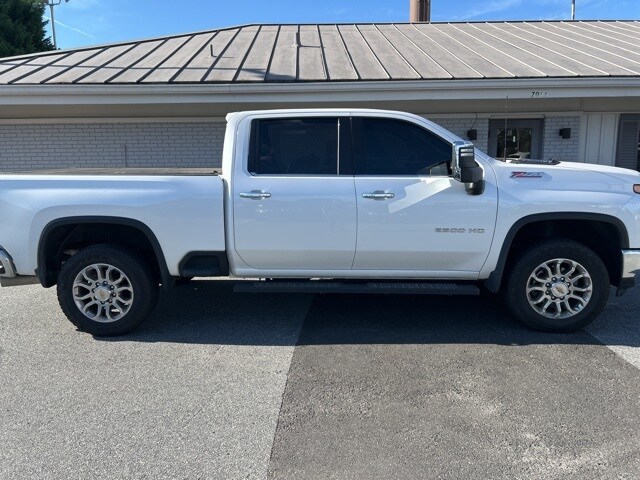 2024 Chevrolet Silverado 2500HD LTZ photo 2