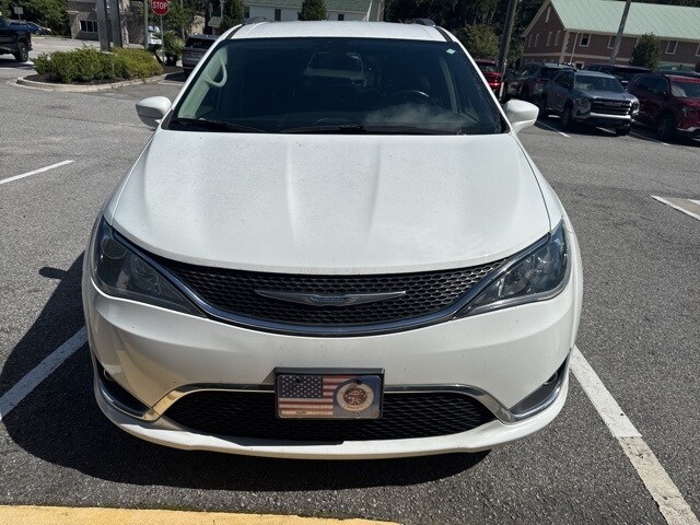 2018 Chrysler Pacifica Touring L photo 2