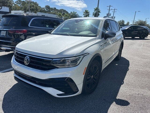 2022 Volkswagen Tiguan SE R-Line Black photo 2