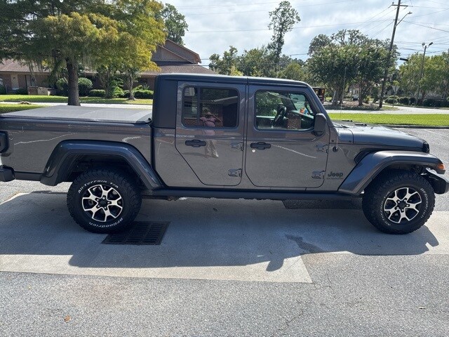 2021 Jeep Gladiator Sport photo 2